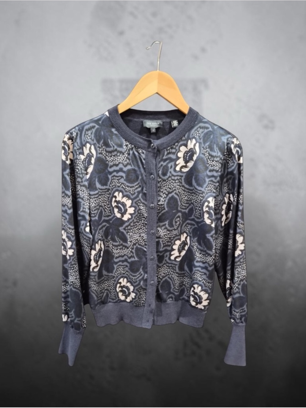 Ted Baker London | Nazy Blue Floral Lightweight Cardigan | Size 8-10 - Picture 7 of 8